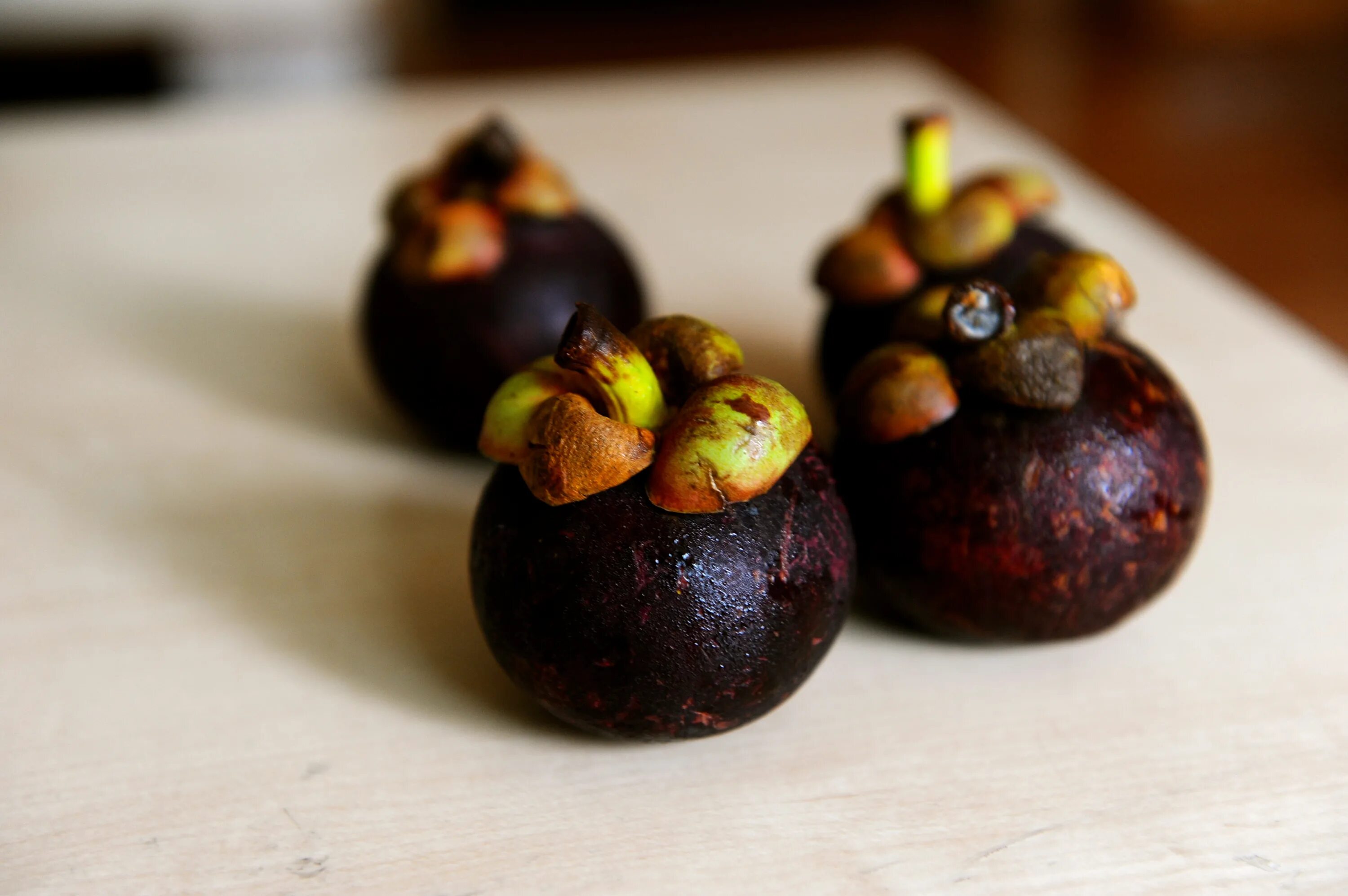 тайские фрукты рамбутан. ягоды китая мангостин. личи литчи китайская слива. янгмей китайская земляника. Dimocarpus longan.