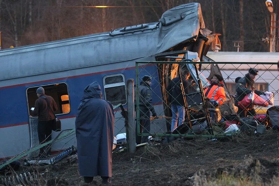 Крушение невского экспресса 2009. Подрыв невского экспресса 2009. 130 от 27 ноября 2009. 130 от 27 ноября 2009. 130 от 27 ноября 2009.