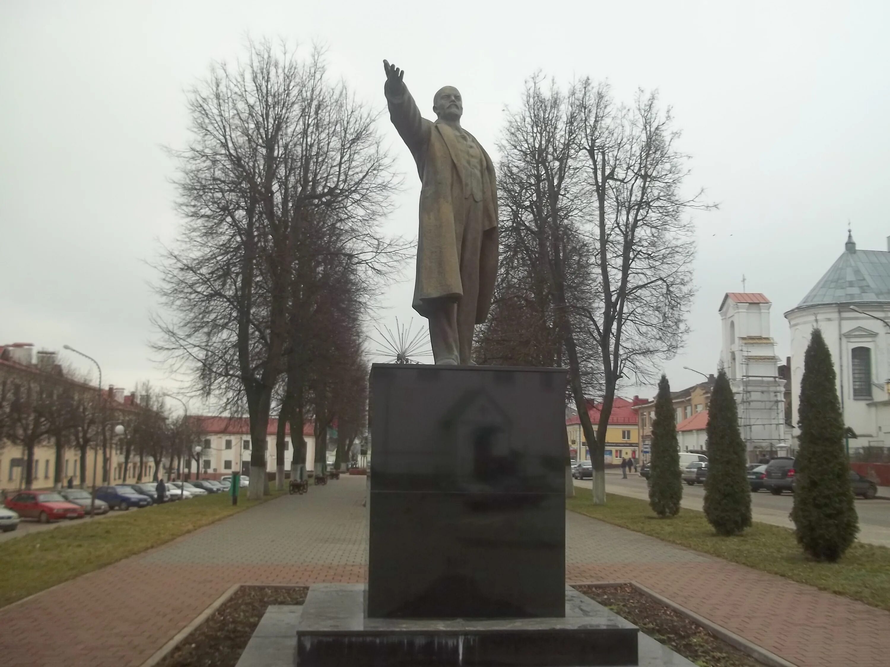 Ленин слоним. Слоним город. слоним танк. скульптор слоним. слоним фотографии.