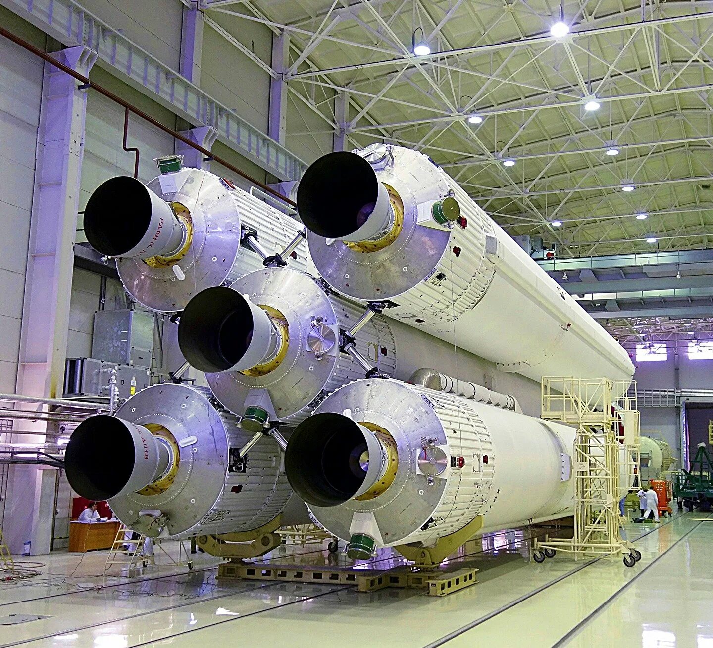 Ракета-носитель "ангара-а5". 1. Роскосмос ангара. Ракета-носитель ангара 1. Ракета ангара сверхтяжелая.