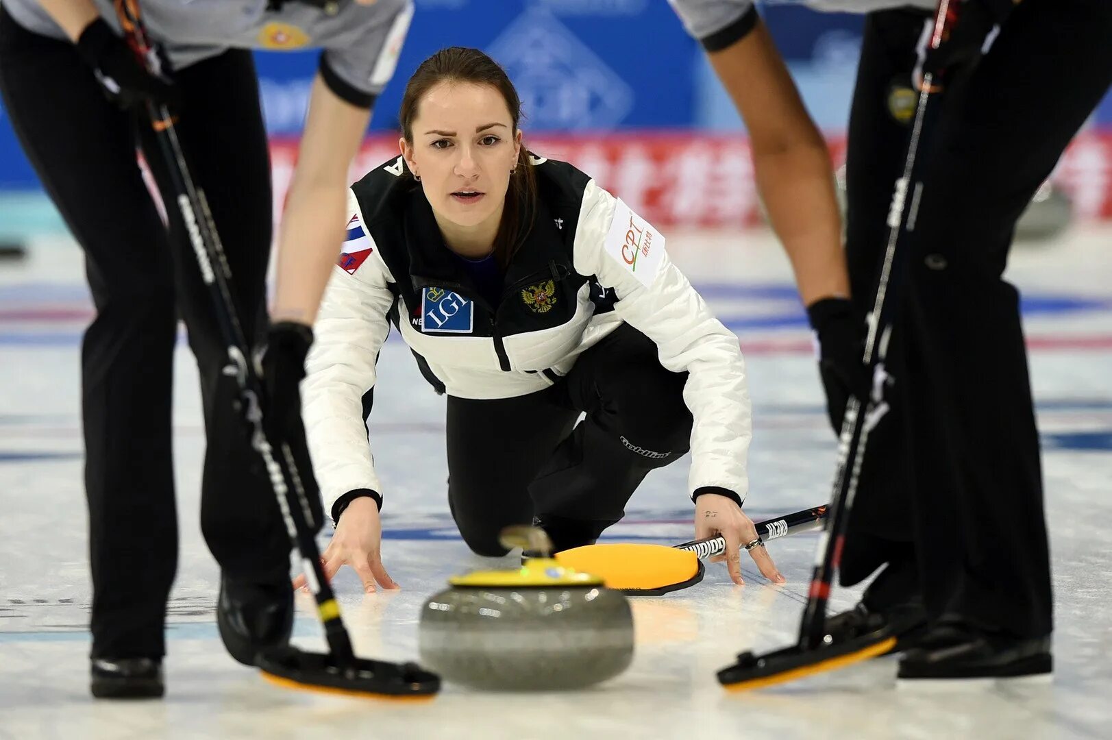 Анна сидорова чемпионат мира. Кёрлинг чемпионат анна сидорова. Ева мюрхед керлинг. Керлинг женщина. Керлинг анна крашенинникова.