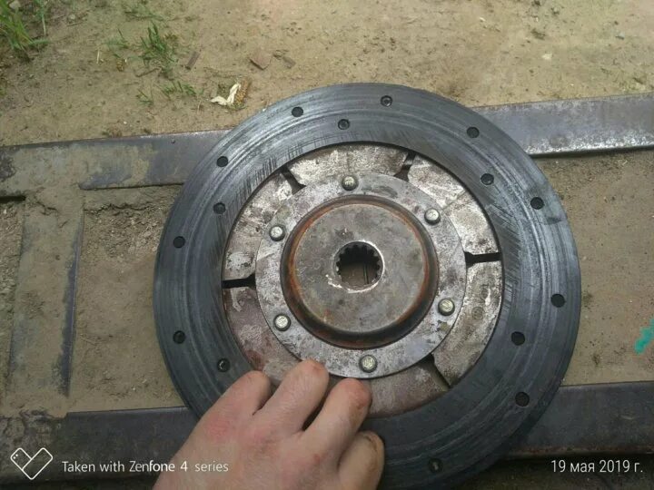 Диск сцепления т-40. Сцепление лтз. Корзина сцепления лтз 60 ав. Корзина лтз 60. Диск переднего колеса лтз 60.
