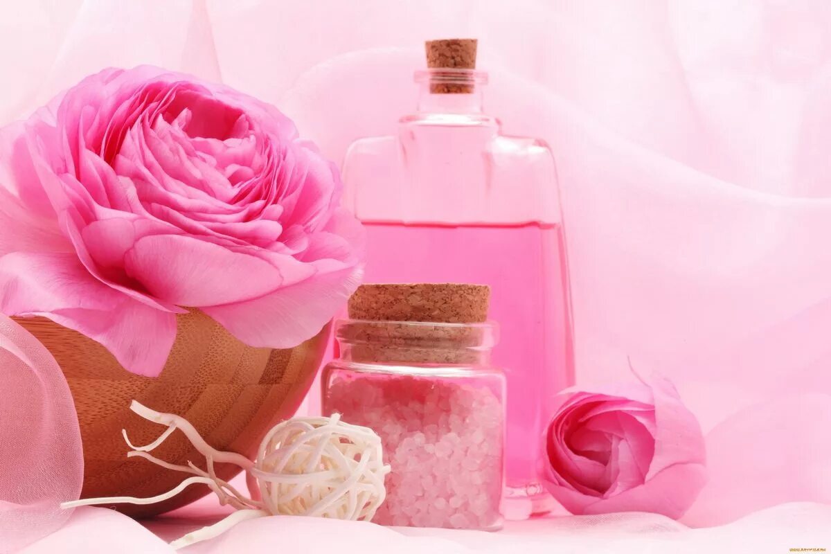 Цветочные духи. Цветочный аромат. Розовая косметика. Духи и цветы. Парфюм нежный аромат