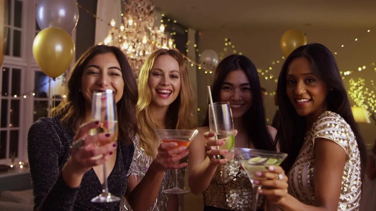 Friends night out. Nightpeople фото. Girls night out. Night people фото. Girls night фон красивый.