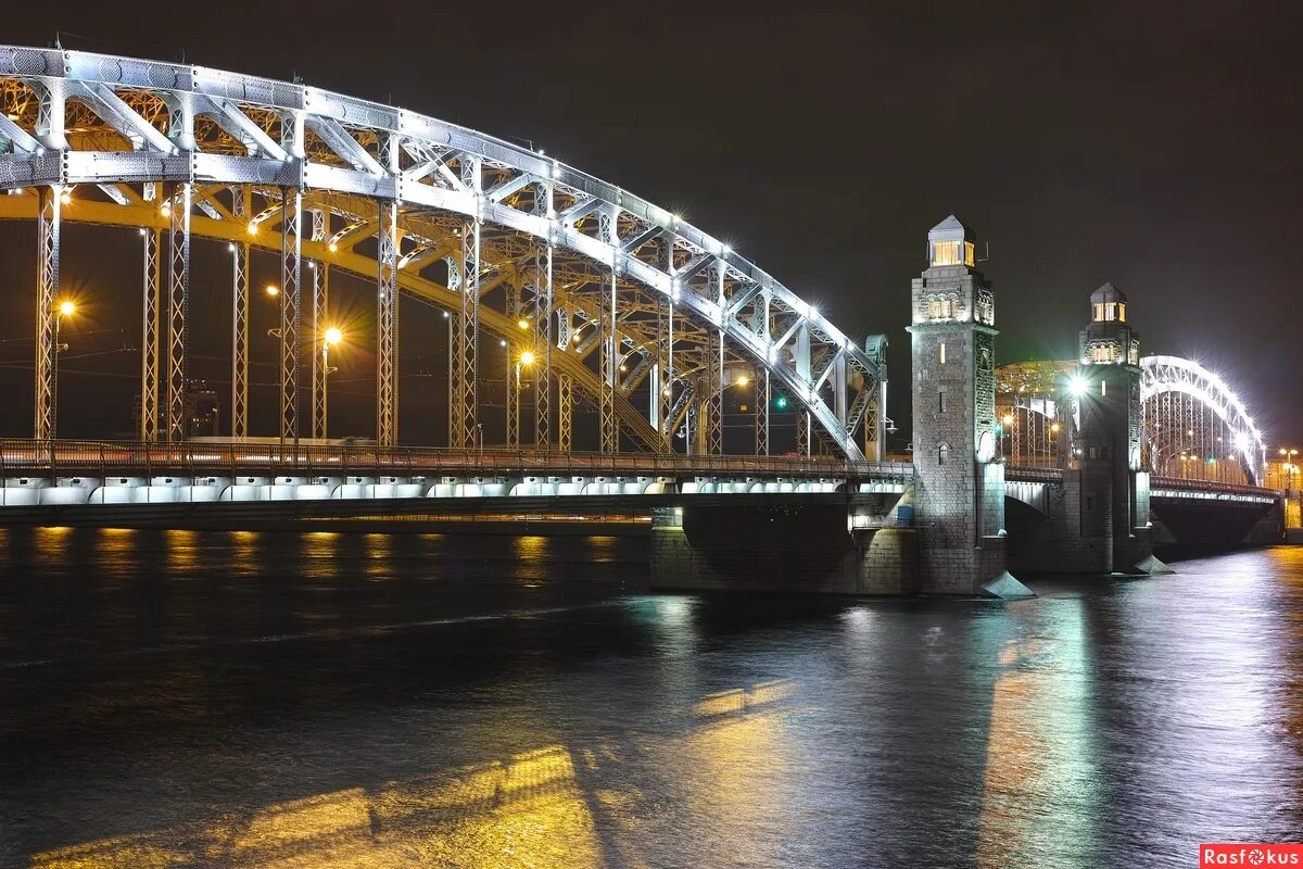 Мост петра первого в санкт петербурге. Мост Петра Великого Большеохтинский. Тауэрский мост и Большеохтинский мост. Большеохтинский мост вечером. Большеохтинский мост фотосессия.