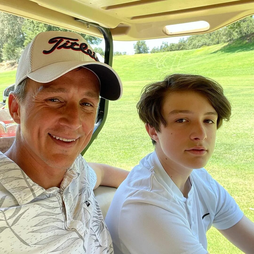 Chris mckenzie. Кристофер маккензи. Кристофер маккензи. Chris mckenzie игра. Chris mckenzie кубик.