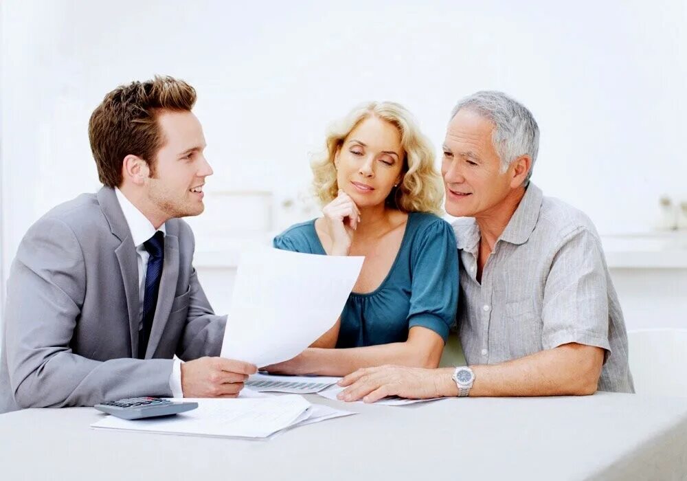 Консультация пенсионеров. Пенсионер по старости. Консультация юриста. Юридическая консультация для пенсионеров. Пожилой сотрудник.