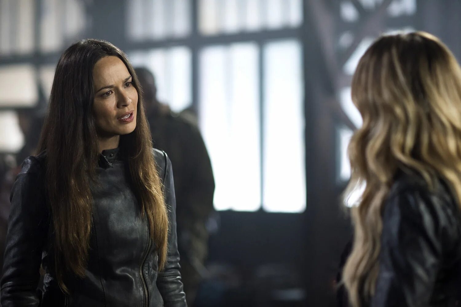 Мун бладгуд рухнувшие небеса. Джон поуп рухнувшие небеса. Рухнувшие небеса сериал 2011–2015. Дрю рой рухнувшие небеса. Мун бладгуд.