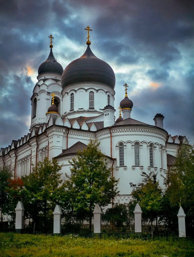 Церковь в ломоносове. Храм архангела михаила в ломоносове.