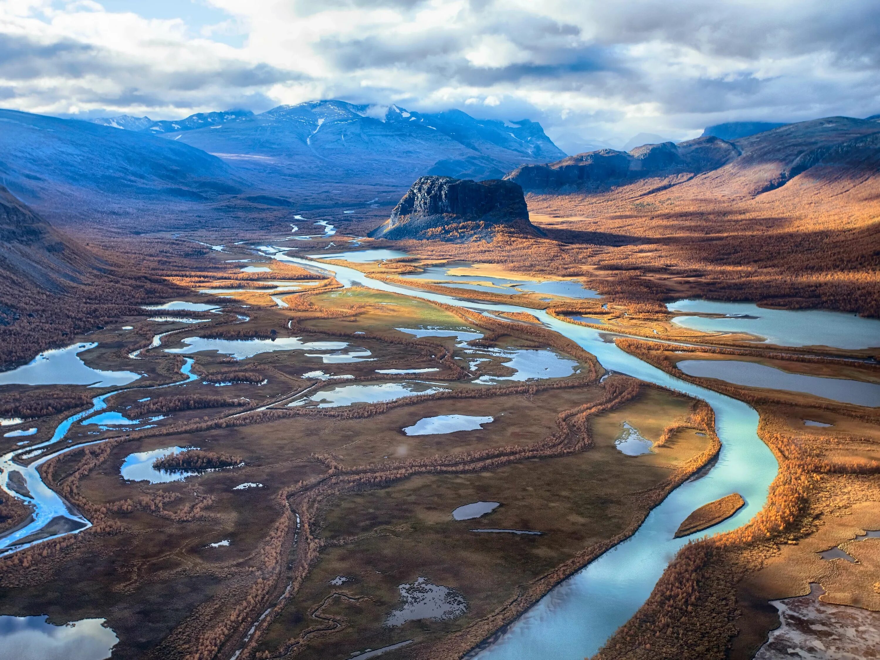 Особенности рельефа швеции. Национальный парк Сарек (Sarek National Park). Парк Сарек Швеция. Национальное парки Сарек в Швеции. Национальный парк Сарек (Sarek National Park) зимой.