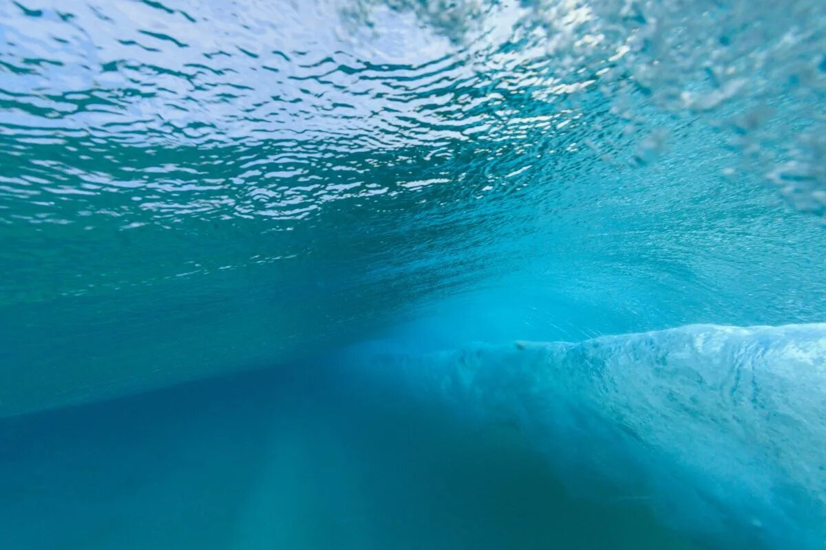 Толща воды океана. Океан. Океан под водой. Море вода. Море под водой.