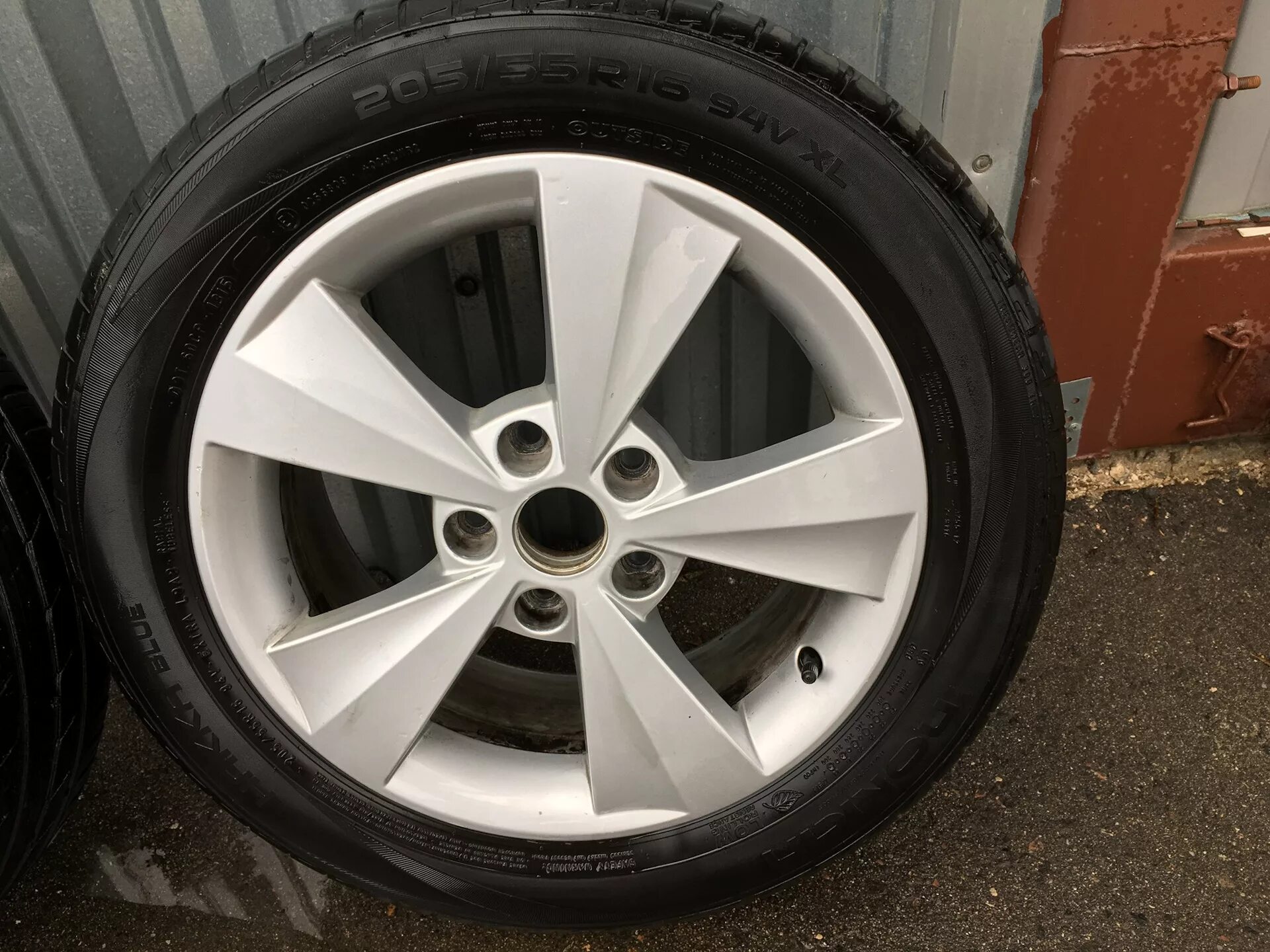 Диски октавия r16. Диски skoda rapid r16 оригинал. Velorum r16 skoda octavia. Диски шкода октавия r17 оригинал. Skoda r16.