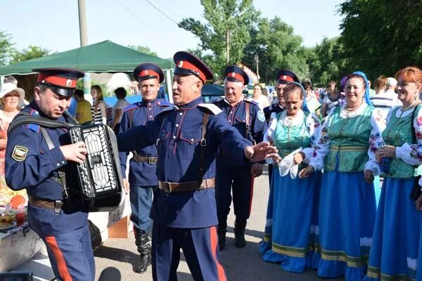 Данков народный ансамбль Придонье. Казачий хор Петропавловского района Воронежской области. Ансамбль Казачья вольница Саргатский район. Ансамбль Придонье с Колыбелка.