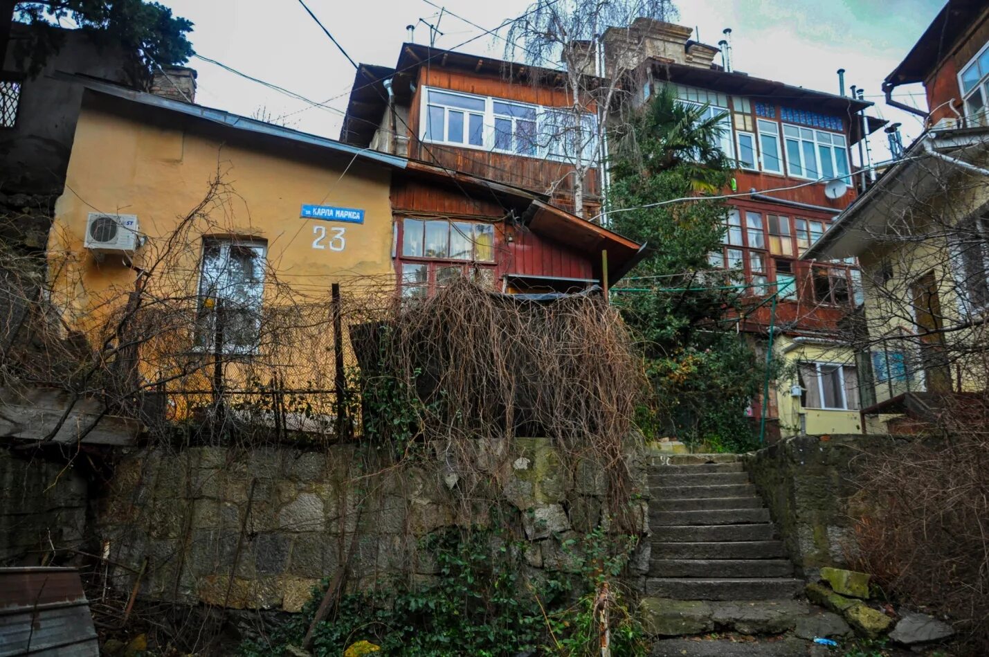 ялта живопись дворики. гастра двор ялта. дворики ялты. ялта-архитектура улочки старой ялты. дворик у причала ялта.