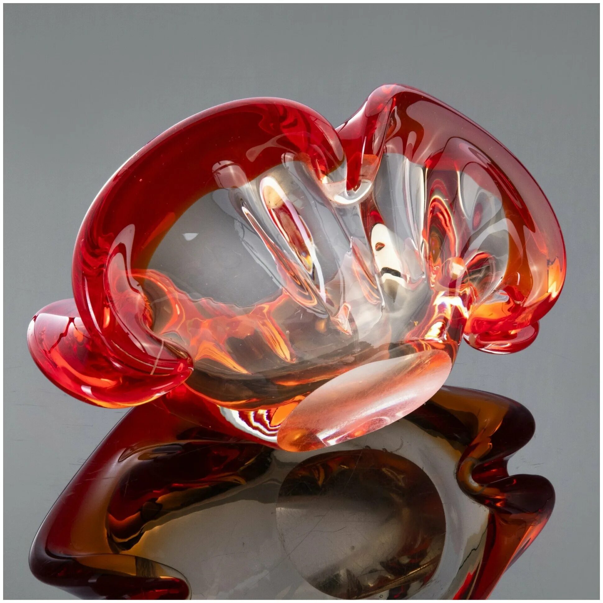 гутное чешское стекло. цветное стекло. ваза гутное богемское стекло. гутное цветное стекло. гутное цветное стекло.