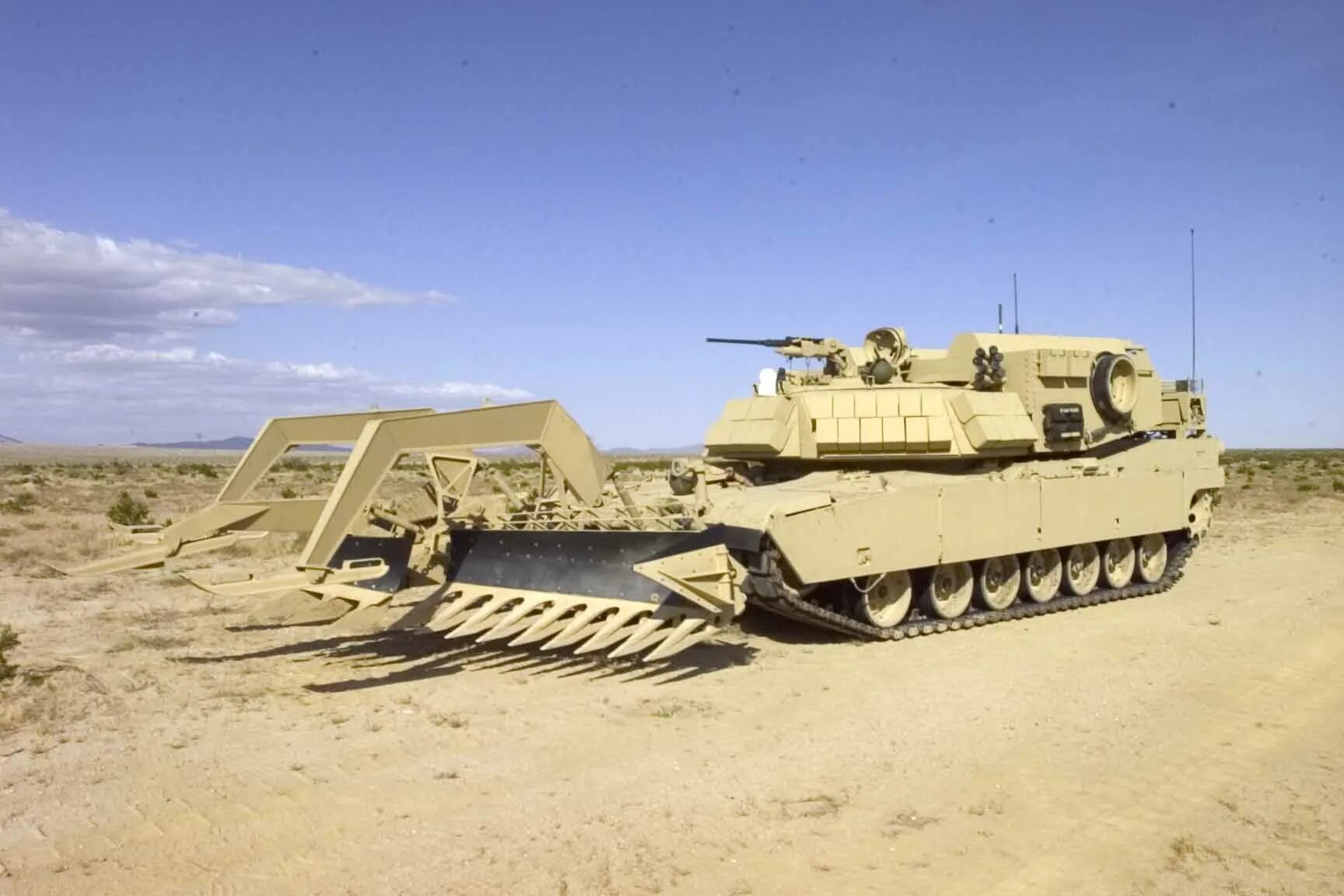 Бронемашина m1150. M1150 assault breacher vehicle. M1150 assault breacher vehicle. M1150 abv. Бронемашина m1150.