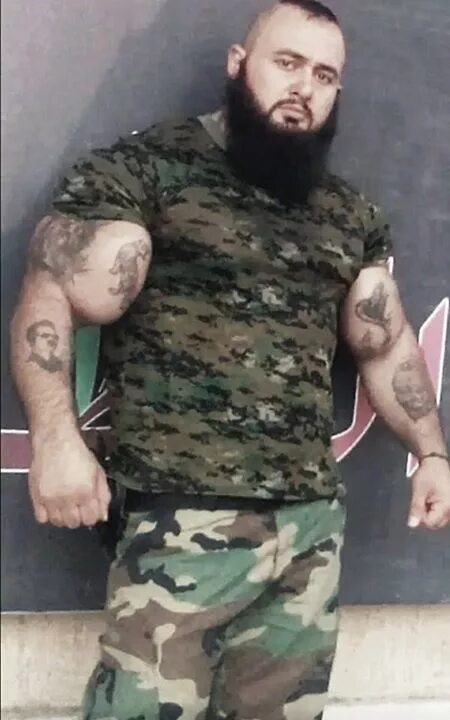 полевой командир шамиль басаев. чеченские боевики отрезают головы. чеченские головорезы. шамиль басаев чеченец. чеченские головорезы.