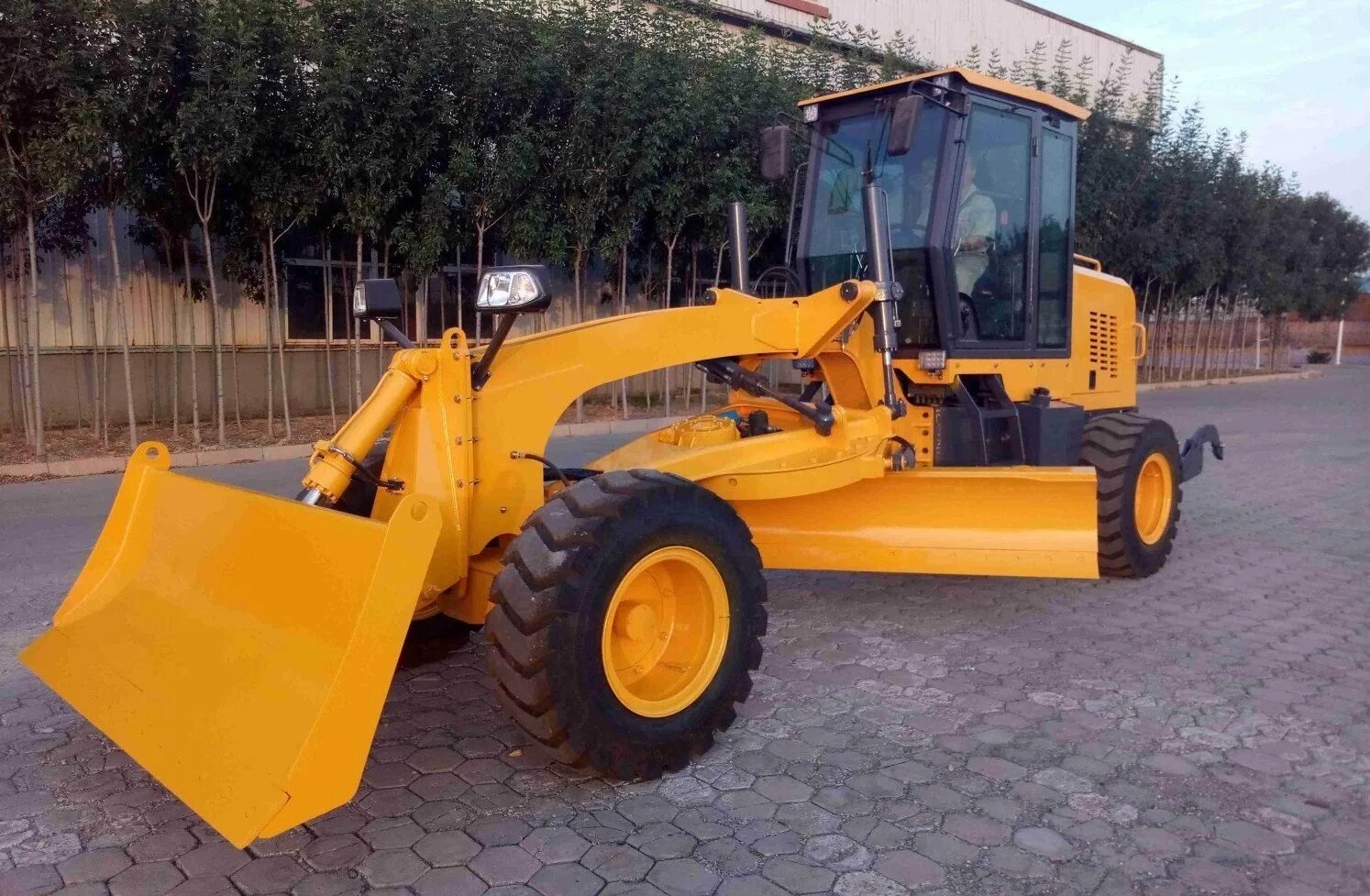 Мини грейдер. Автогрейдер xcmg gr100. xcmg gr1003. xcmg 100 -1. грейдер марки xcmg модель 2605t..