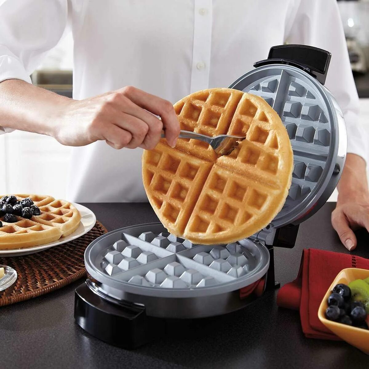 Лучшие вафельницы для дома. Waffle maker вафельница. Вафельница Oster. Вафельница Belgian Waffle Boat maker. Вафельница 2022.