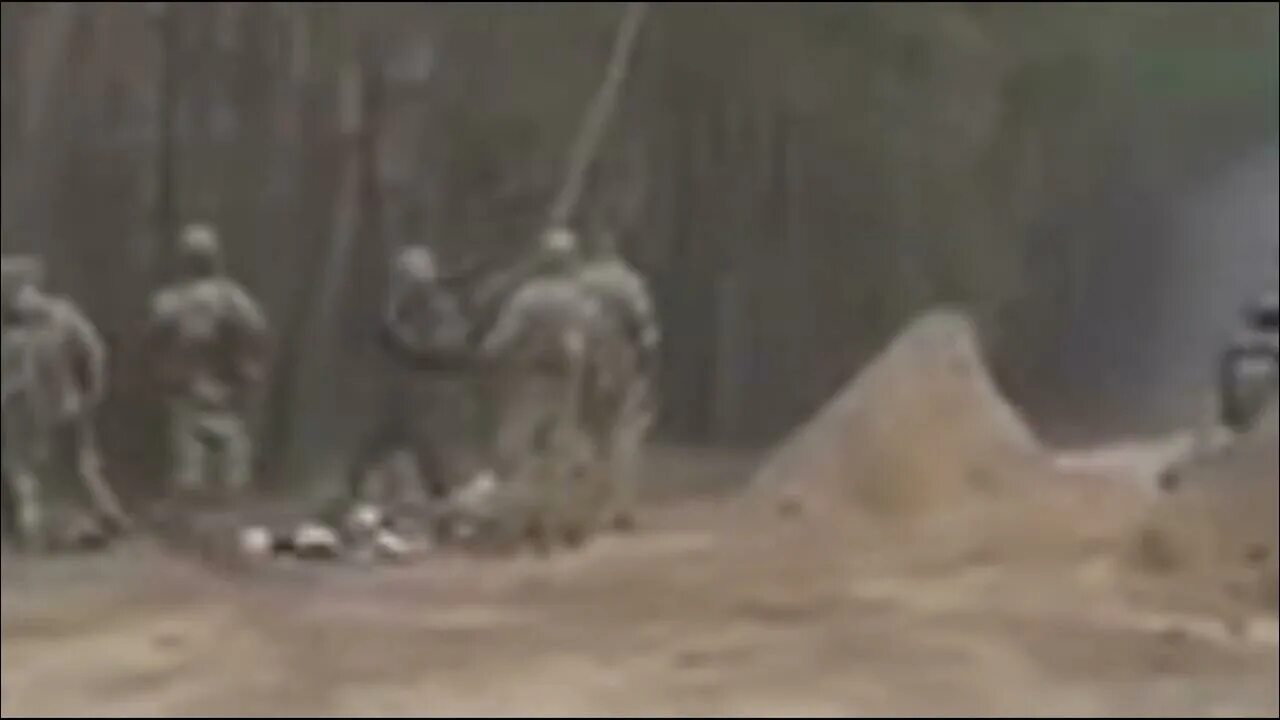 Танк расстрелял. Танк расстрелял. Убитие солдати наукраини. Русский танк в упор расстрелял всю. Танк всу стреляет по своим.