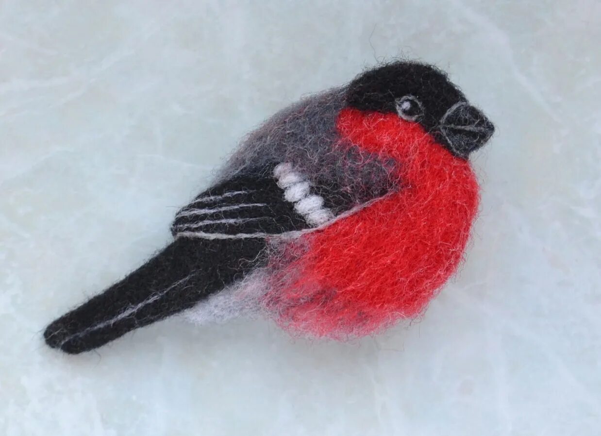 объемный снегирь. снегирь из пряжи. как сделать объемного снегиря. поделка снегирь. объемный снегирь.