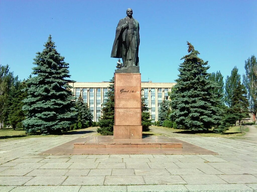 Красный луч сайт. Красный Луч Луганская область. Памятники города красный Луч. Украина город красный Луч. Г красный Луч Ворошиловградская область.