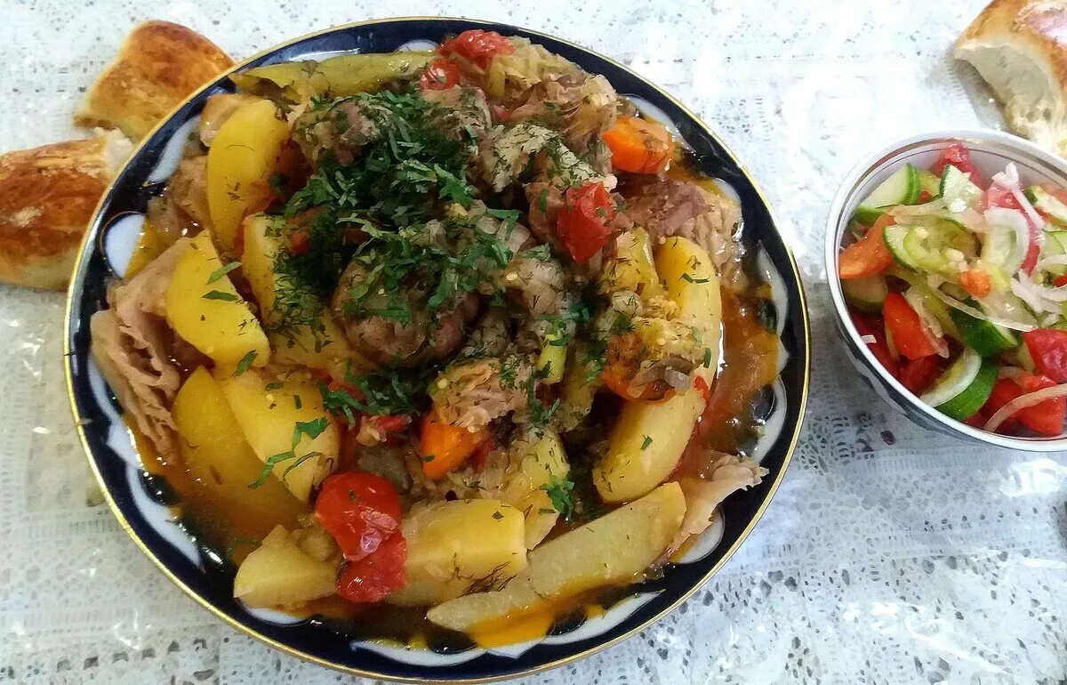 Дамашне узбек. Думляма (домляма). узбекская кухня дымляма. дымляма в казани. домляма по-узбекски в казане.