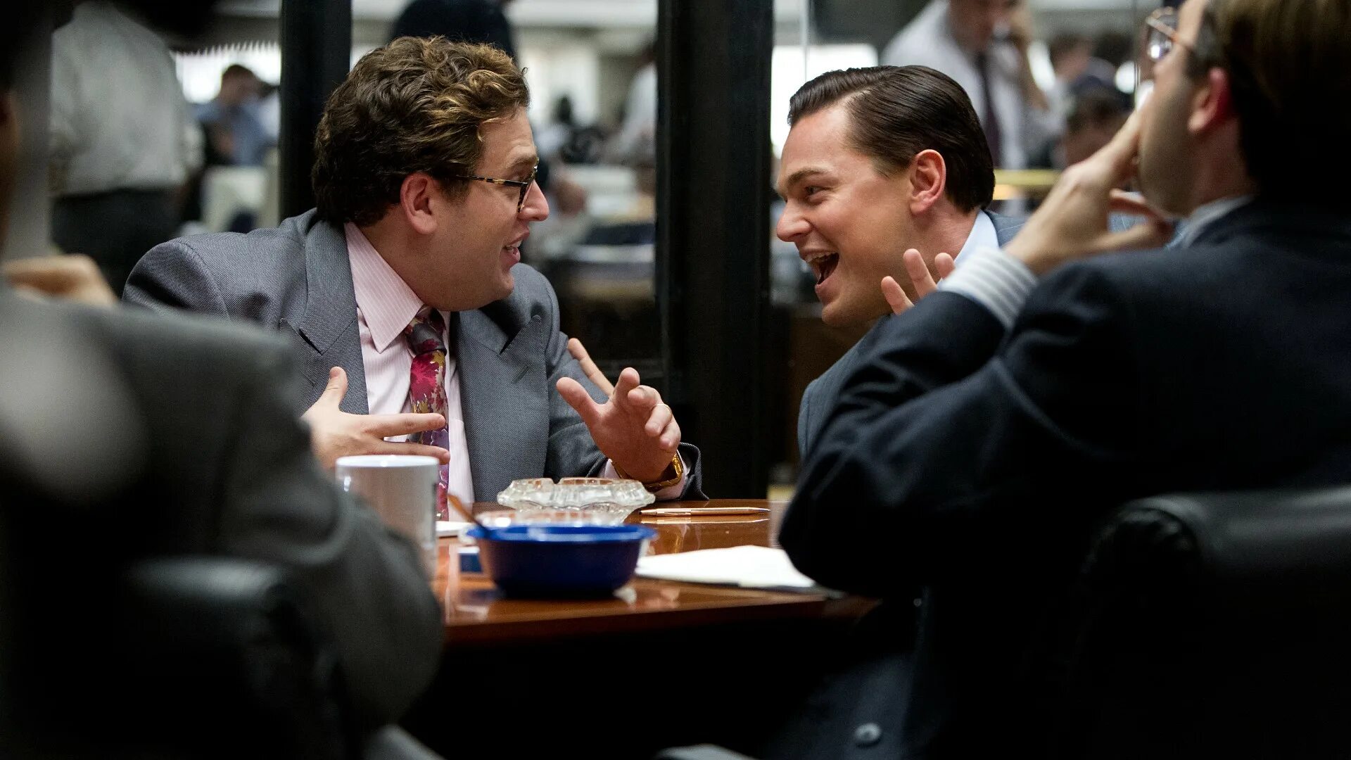 Леонардо ди каприо волк с уолл стрит. Ди каприо волк с уолл стрит. Волк с уолл стрит переговоры. Брокер волк с уолл стрит. Ди каприо волк.