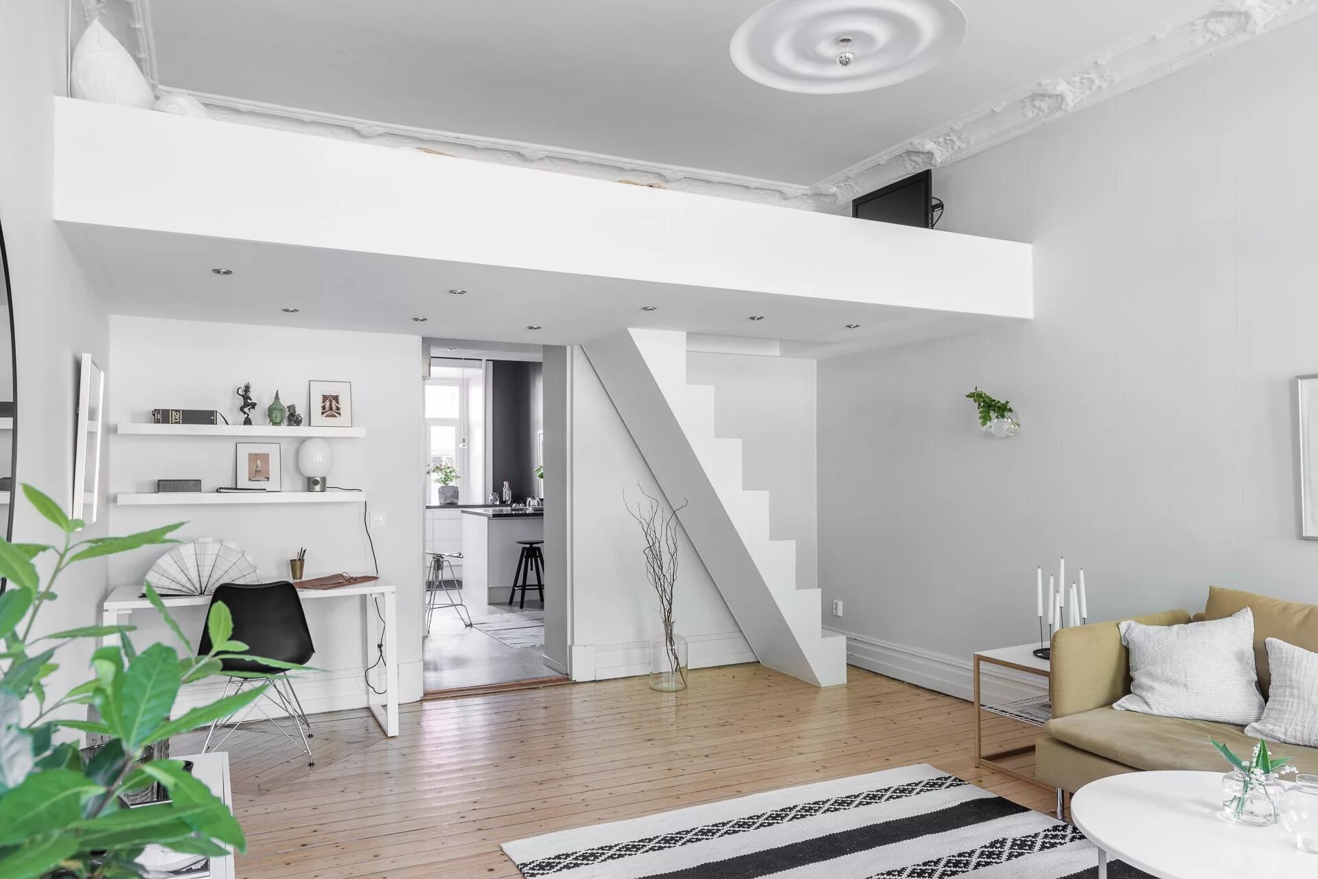 London - create space from high ceilings Interior spaces, House design, Small li