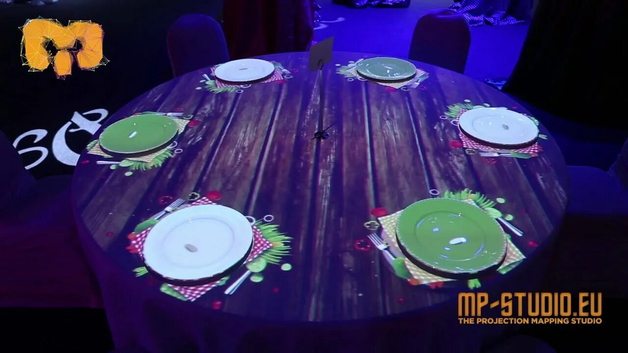 Mapping table. Мэппинг на стол. маппинг на столы. ресторан с 3d проекциями. 3d mapping на стол банкет.