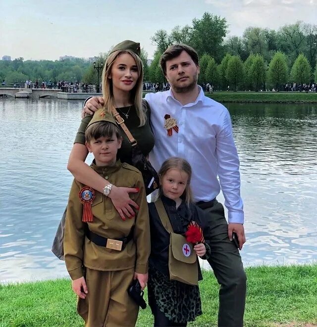 дом участники семья.