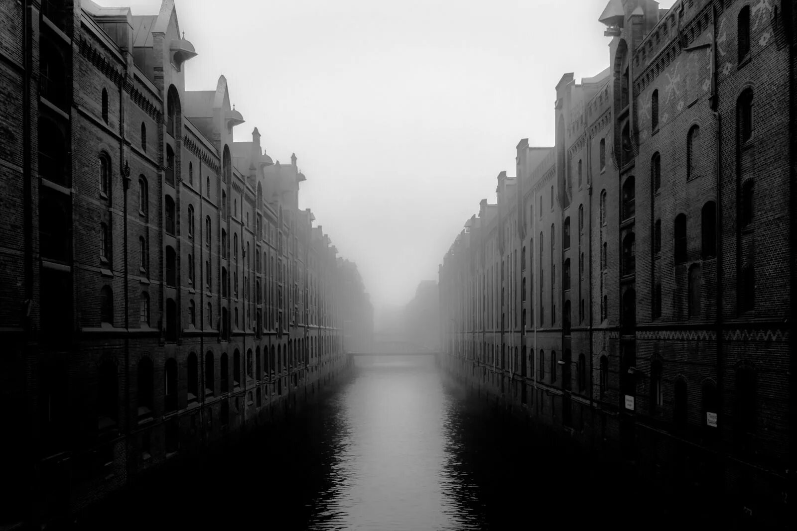 Серая картинка. Серые фотографии. Серый город фото. Серость картинки. Серые картинки фото.