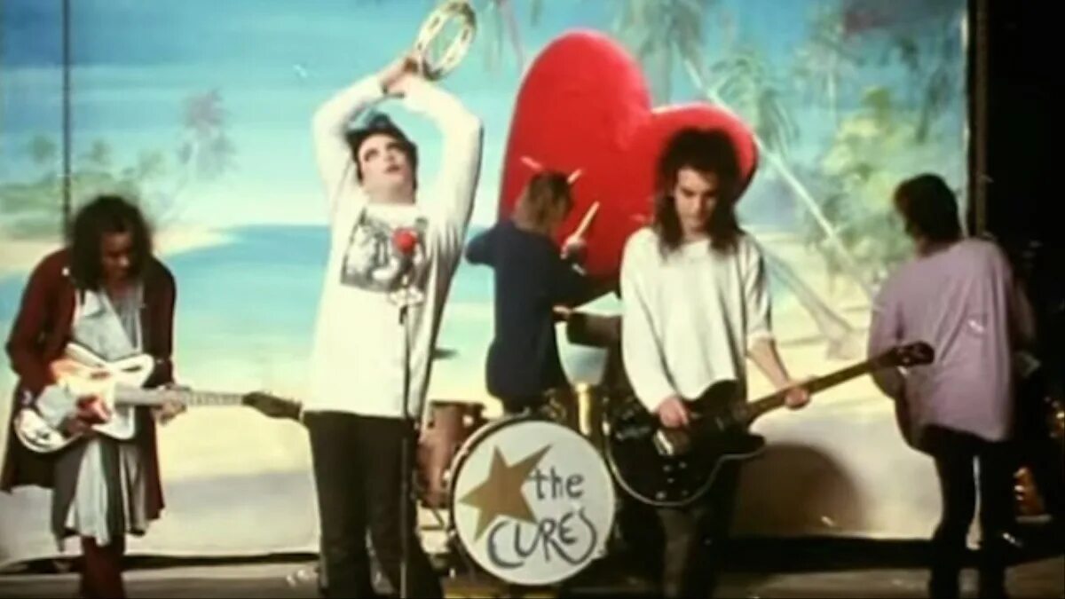 Friday i m in love the cure. The Cure Friday i'm in Love. Cure Friday i'm in Love альбом. The Cure клипы.
