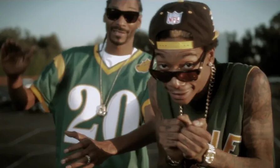 Snoop dogg fly high. Wiz khalifa Snoop Dogg. Snoop Dogg Wiz khalifa young. Snoop Dogg Bruno Mars young Wild.