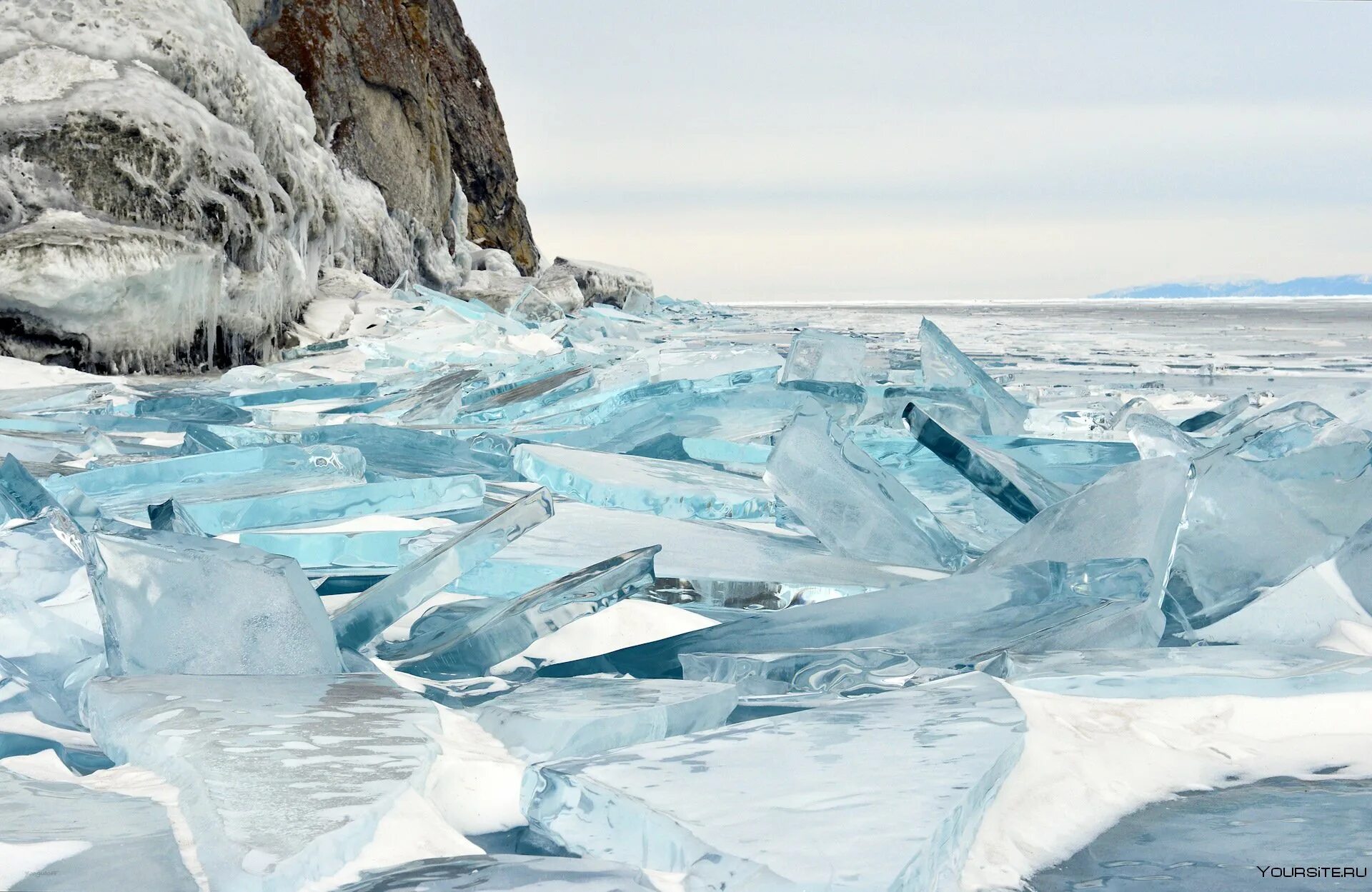 Лед Байкала. Озеро Байкал ледяные сопки. Торосы Северного Ледовитого океана. Байкал сопки льда. Лед холодный лед прозрачный