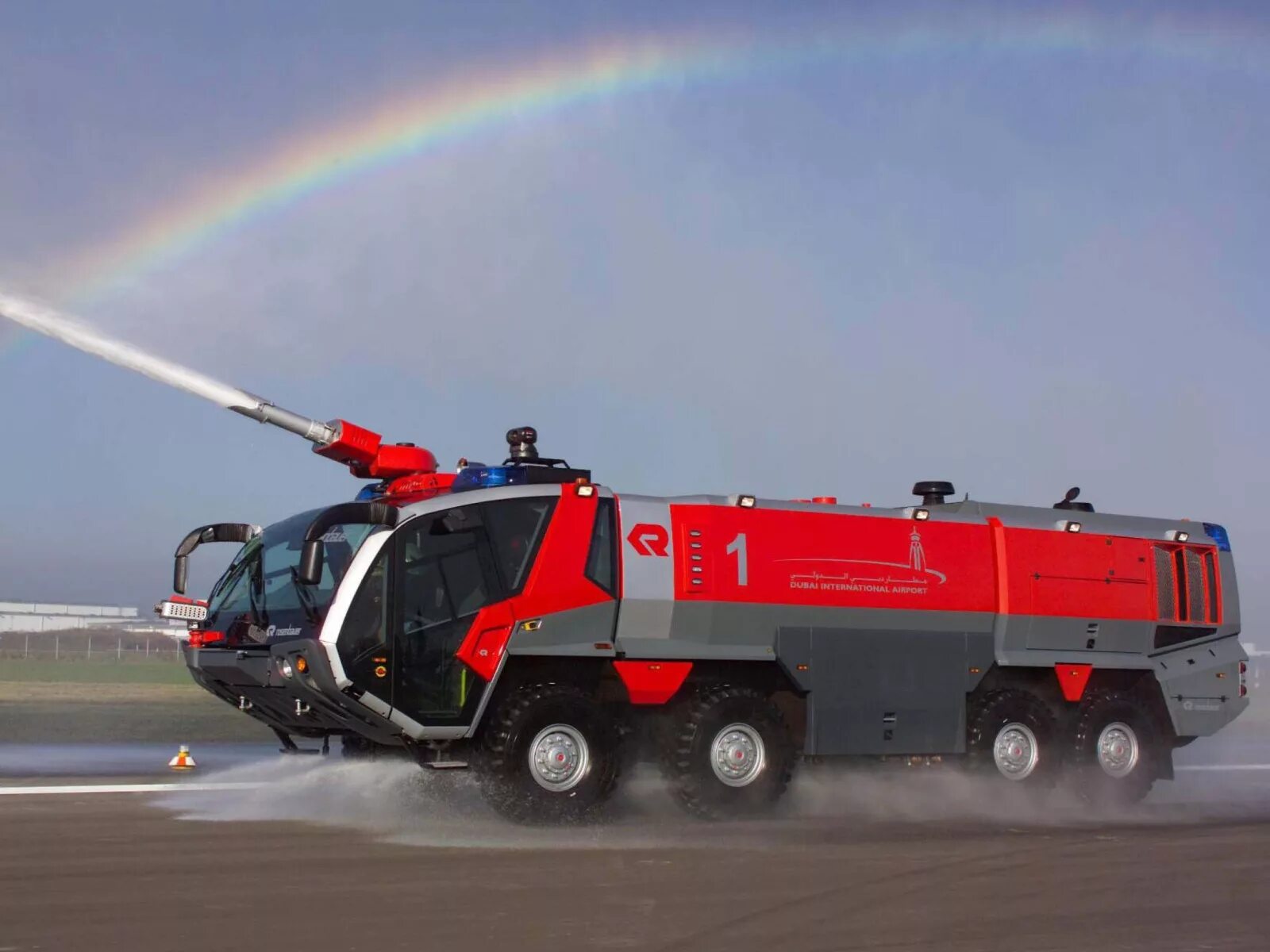 Пожарная машина Rosenbauer Panther. Пожарная машина аэропорта Rosenbauer Panther. Аэродромная пожарная машина Rosenbauer. Аэродромный пожарный автомобиль Rosenbauer. Аварийно спасательный комплекс