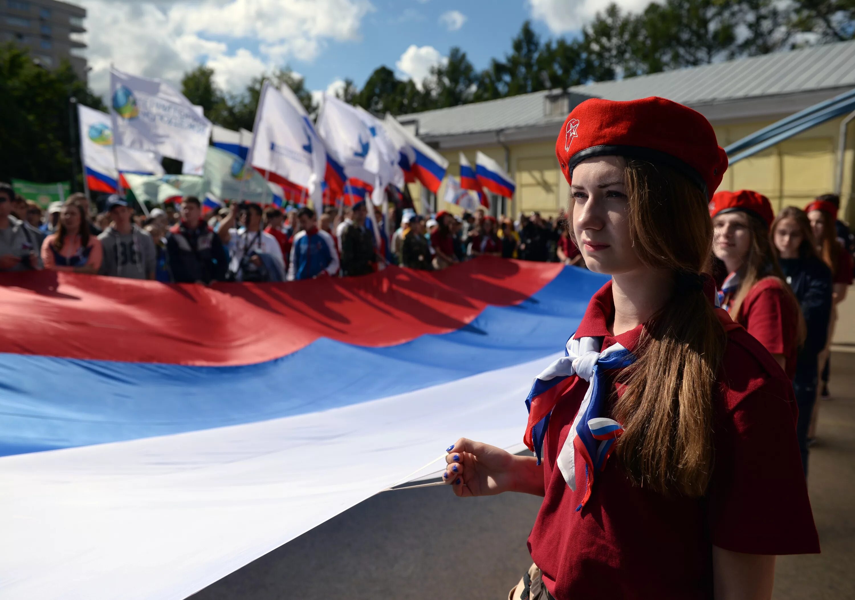 Русская патриотическая группа. Патриотизм. Россияне с флагами. Патриотическая Россия. Патриотическая молодежь.