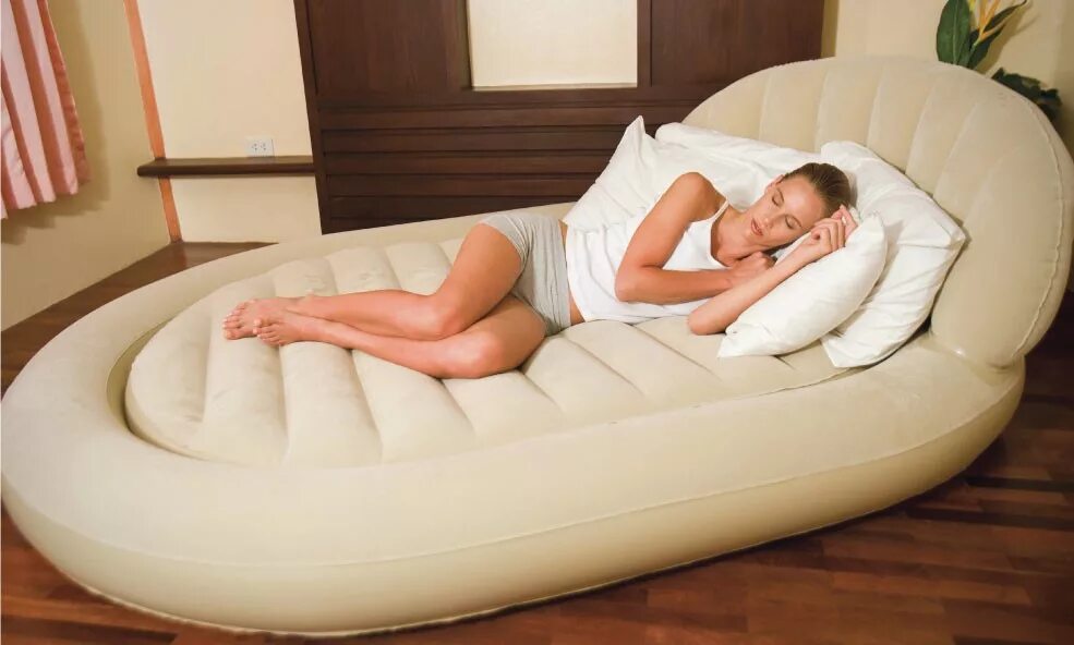 Надувная кровать Bestway 67397. Кровать Bestway надувная Royal Round Air Bed (234x178x69),. Надувная кровать двуспальная Bestway с изголовьем. Удобная кровать для сна. Возможно ли использование детьми личных спальных