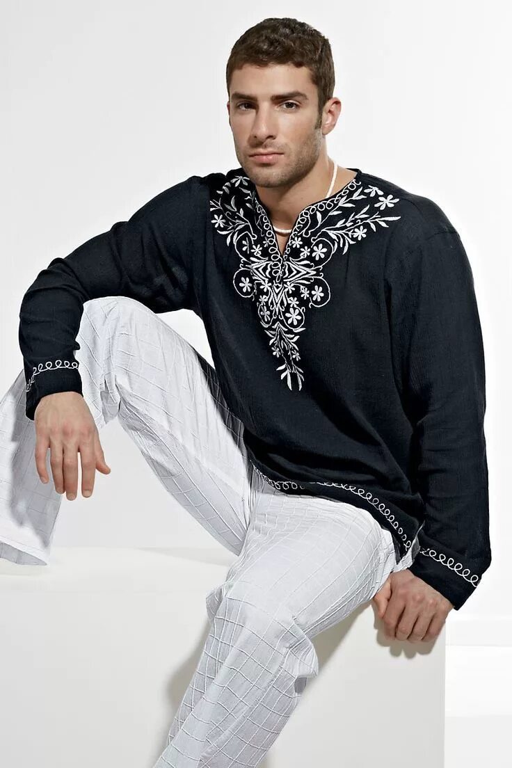 Марокканец тунисец. Джеллаба мужская марокканская одежда. Марокканцы парни. Джеллаба в марокко. Красивые парни марокканцы.