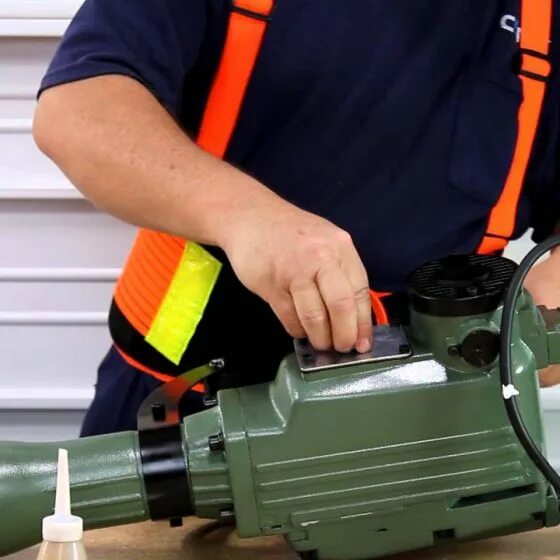 Отбойный молоток союз пес-2520рб. Калибр ом-1700/30м деталировка. Отбойный молоток диолд. Залить масло в отбойный молоток. Залить масло в отбойный молоток.