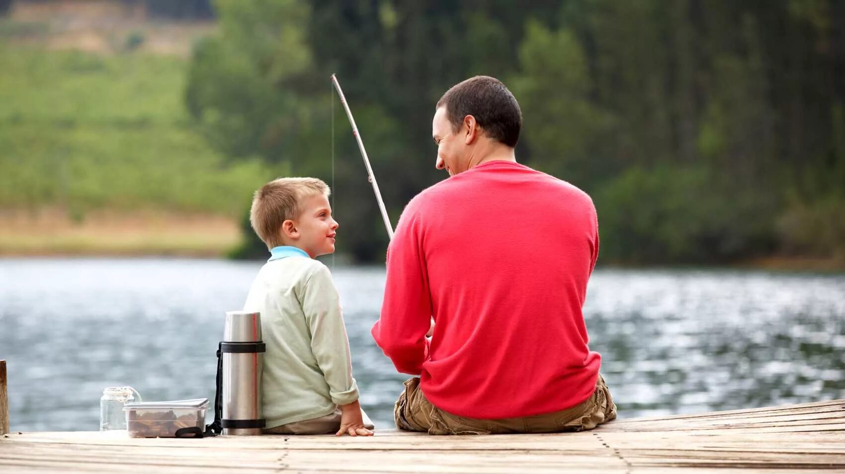 отец и сын 39. отец и сын. отец и сын. отцы и дети. мужчина обнимает сына.