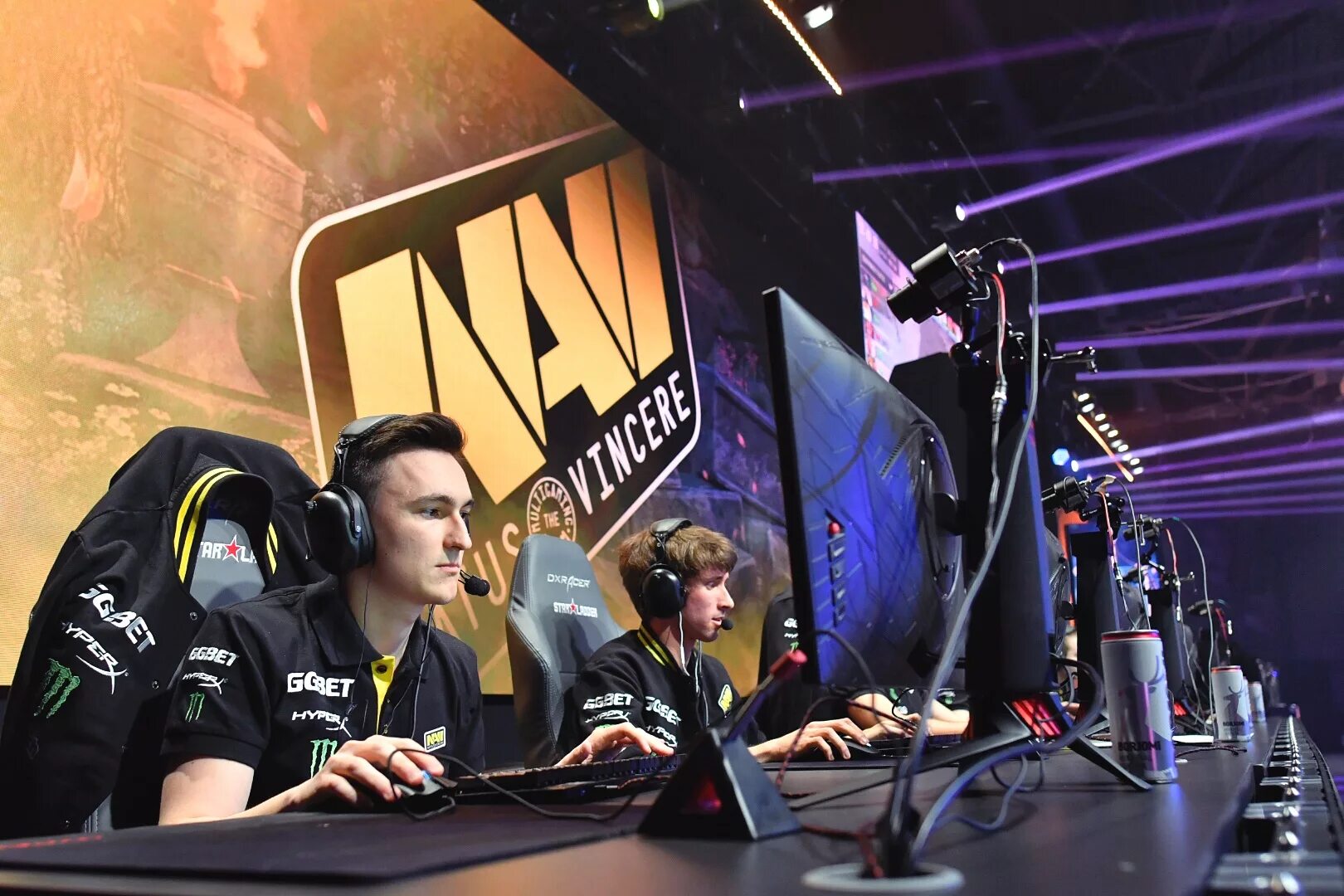 Natus vincere pain gaming. Команда нави дота 2. Команда нави стандофф 2. Киберспорт дота 2 нави. Киберспортивная команда нави.