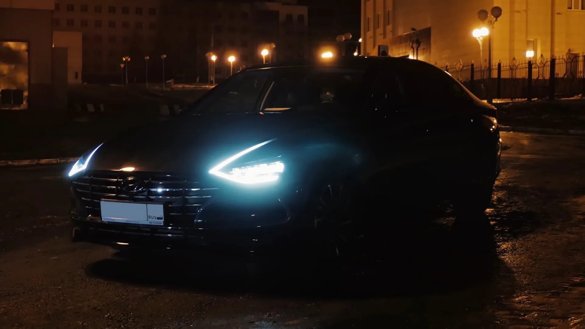 19 c ночью. Hyundai sonata 2025 ночью. хендай соната 2025 ночью. фара sonata dn8. хендай соната фары ночью.