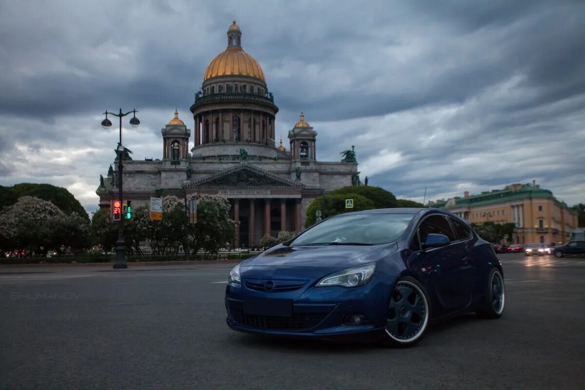 Парковка около Исаакиевского собора.