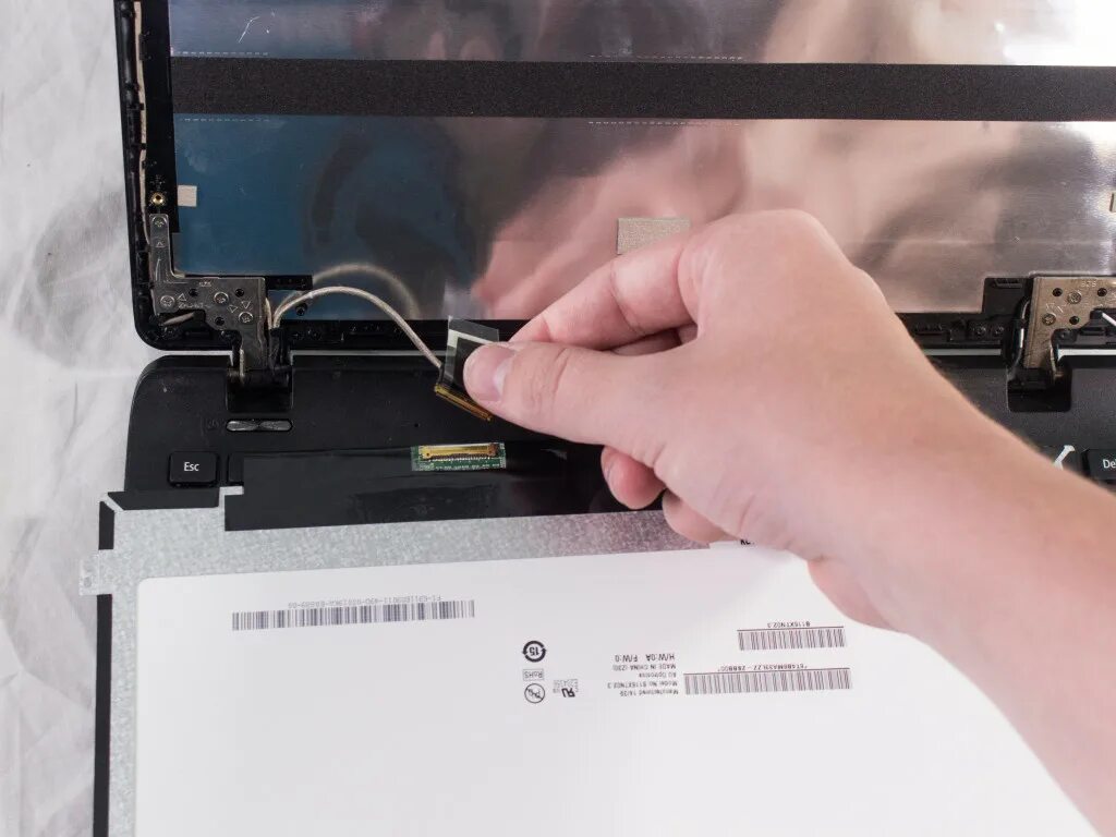 Ноутбук acer не работает экран. Сборка дисплея acer aspire 7763. экран на асер эспайр. асер ноутбук соединение между экраном и корпусом. отходит экран на ноутбуке acer.