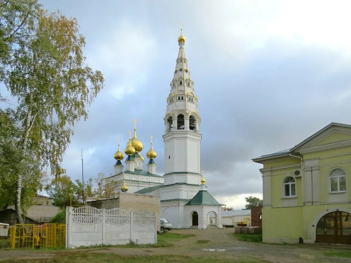 Иваново никольское. Никольский женский монастырь Приволжск. Храм Николая Чудотворца в Приволжске Ивановской области. Храм Николая Чудотворца Приволжск. Монастырь в Приволжске Ивановской области.