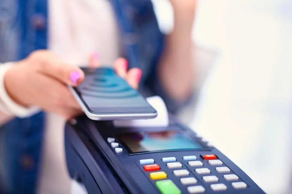 Оплата с помощью телефона. Бесконтактная оплата. бесконтактные платежи nfc. система быстрых платежей. платежные сервисы.