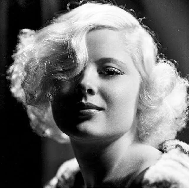 Дороти патрик. Мэри карлайл актриса. Anne carlisle liquid sky. Liquid sky фильм. Энн карлайл.