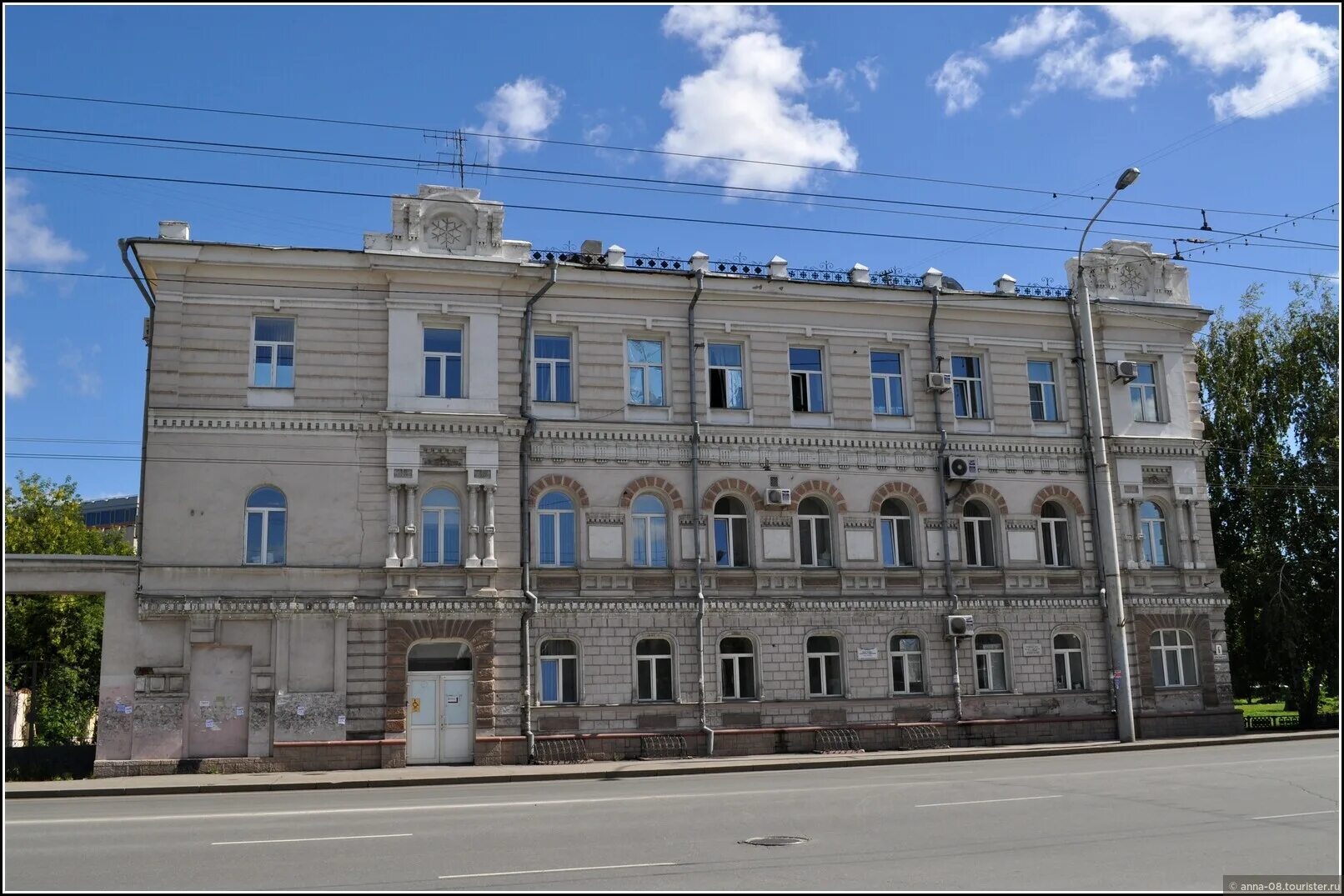 Сайт министерства здравоохранения омской. Министерство здравоохранения Омск. Красный путь 6 Омск. Омское Министерство здравоохранение здание. Омский Минздрав здание.