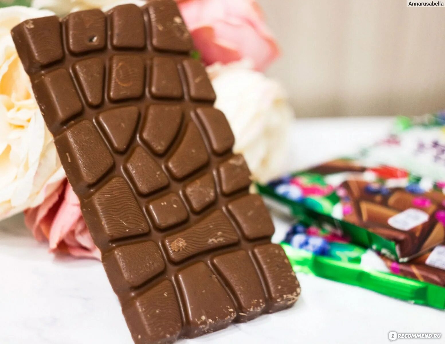 Шоколад бол. Большие шоколадки. Огромный шоколад. Большая плитка шоколада. Высокая шоколадка.